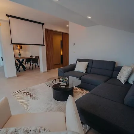 Penthouse Oasis With Sea Views And Terrace アパート