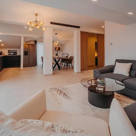 Penthouse Oasis With Sea Views And Terrace アパート ザダル