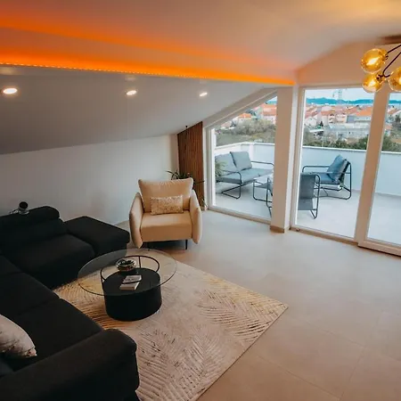 Penthouse Oasis With Sea Views And Terrace *