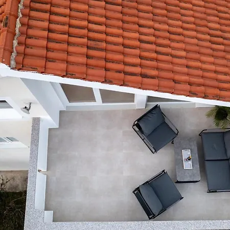 Penthouse Oasis With Sea Views And Terrace *