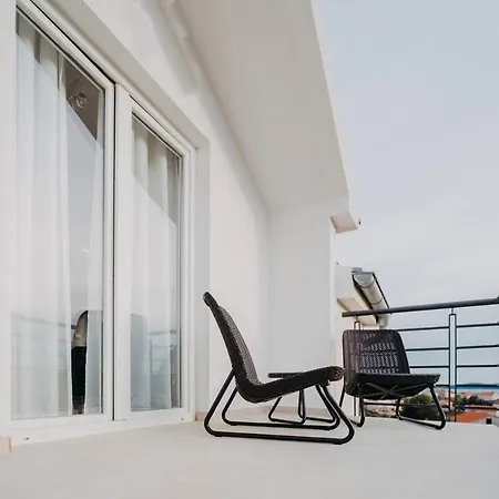Penthouse Oasis With Sea Views And Terrace